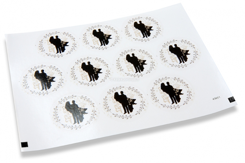 Hääaiheiset kirjeensulkijat - mies kantaa naista