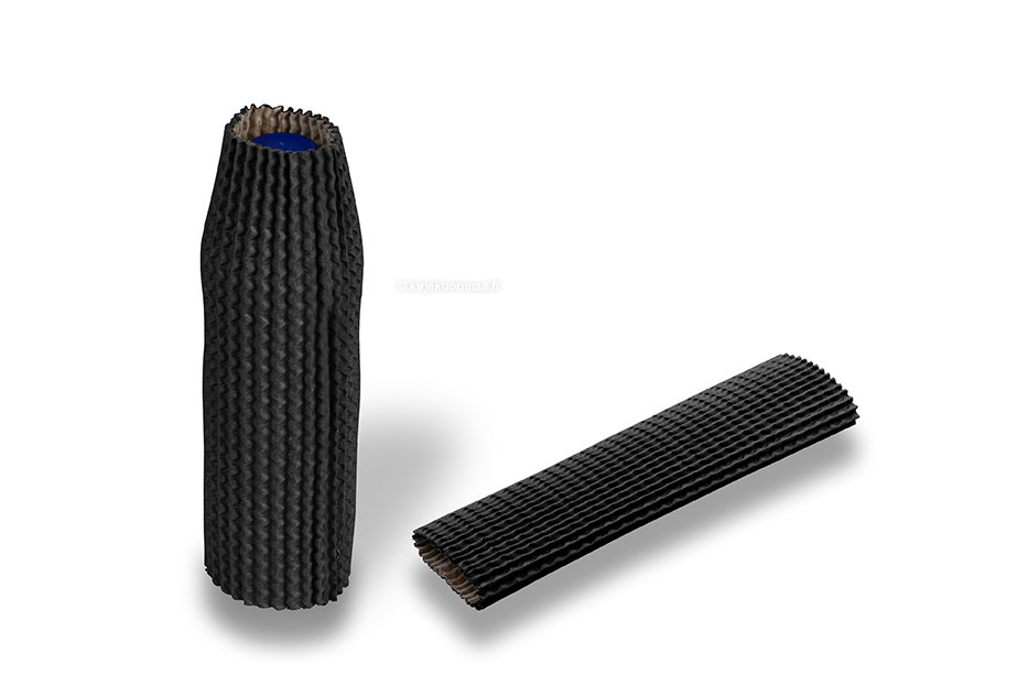 Pahvinen pullonsuojus musta - 24 cm korkea: 5-7 cm:n halkaisijalle